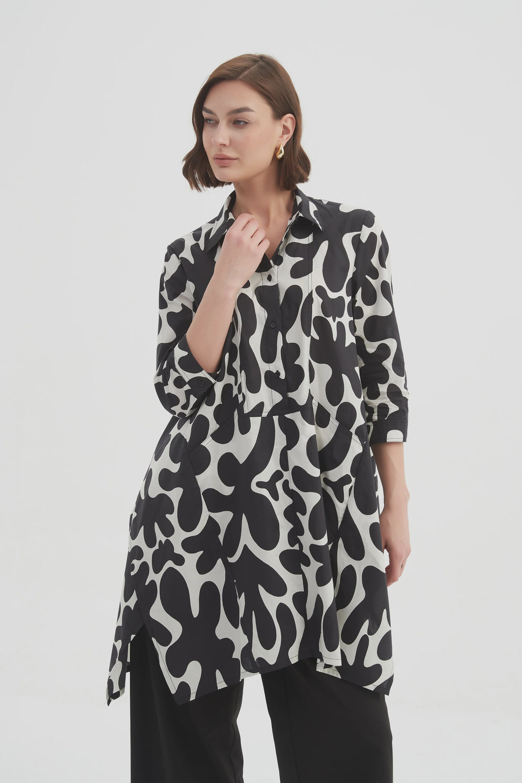 Handkerchief Hem Print Shirt Black/Cream