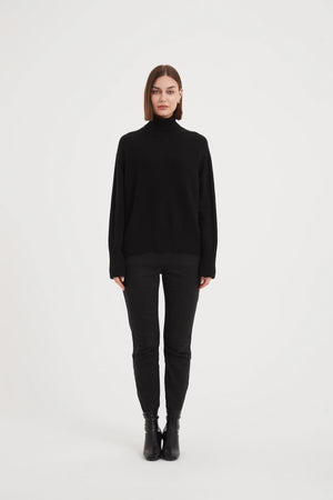 Roll Neck Knit / Black