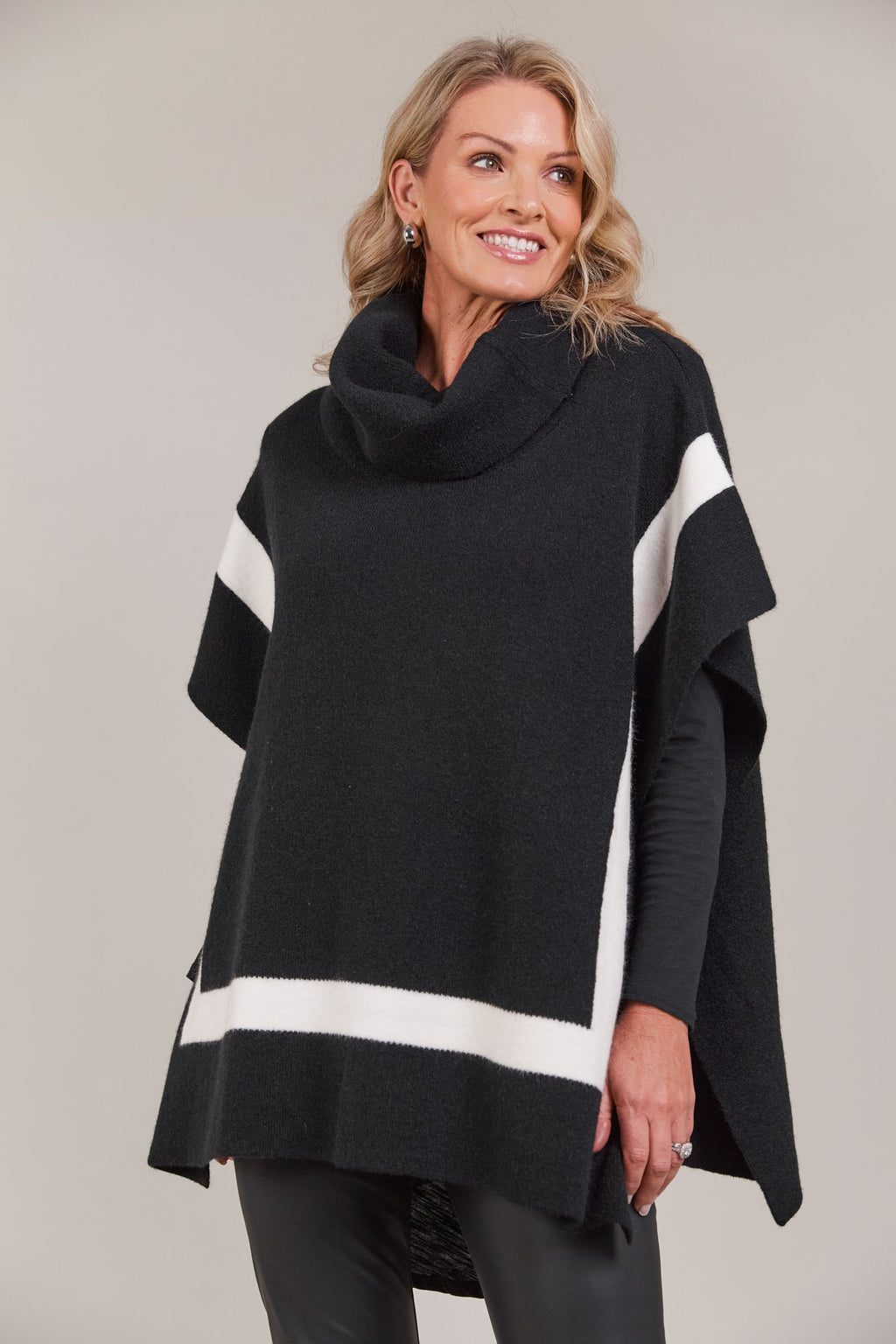 Avino Poncho Black/ONE SIZE