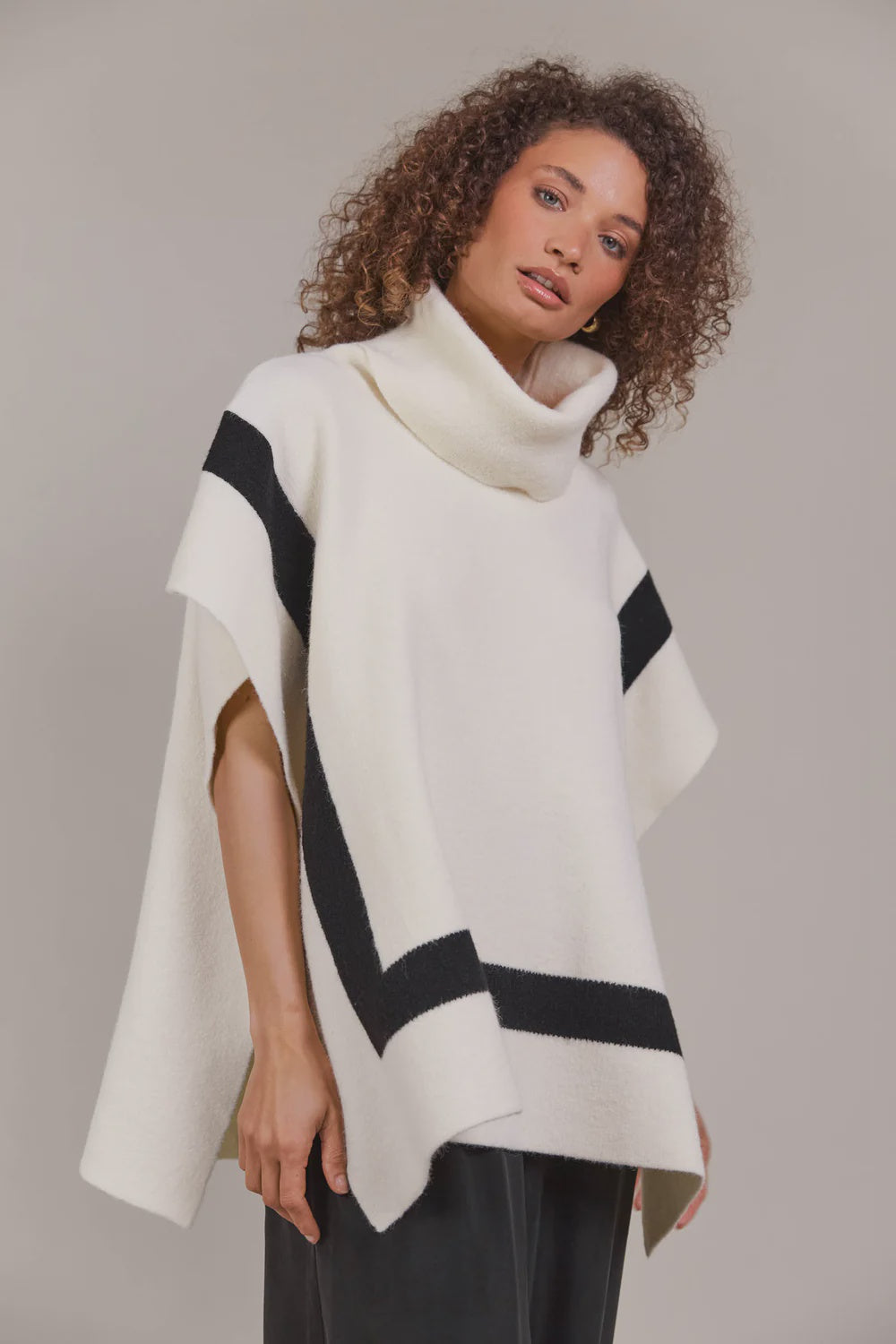 Avino Poncho Ecru/ONE SIZE