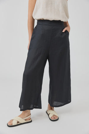 Studio Crop Pant Ebony